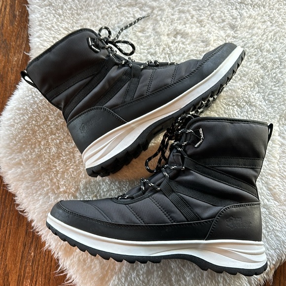 As new. Ice field boots - Picture 2 of 6